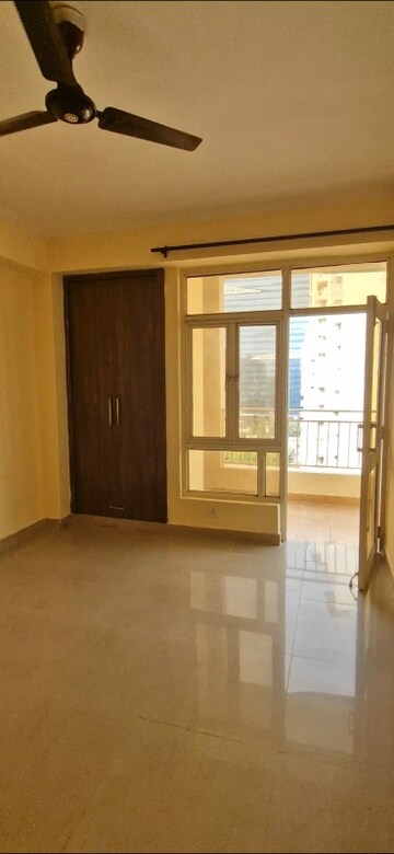 Room in 2 BHK Apartment at Supertech Ecociti, Sector 137 – for Sale