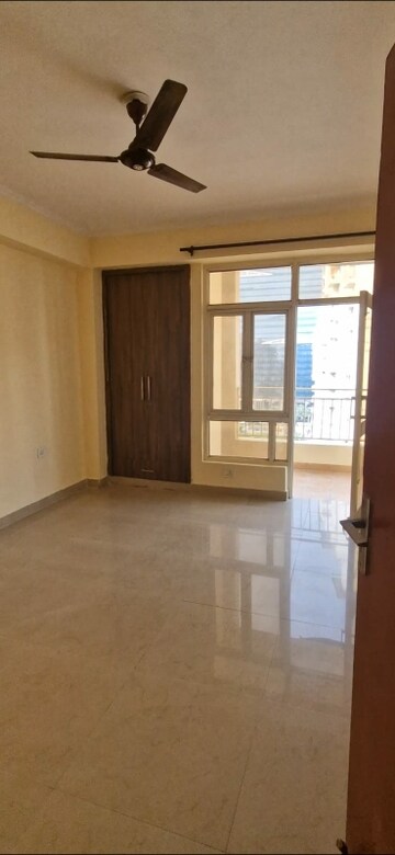 Room in 2 BHK Apartment at Supertech Ecociti, Sector 137 – for Sale
