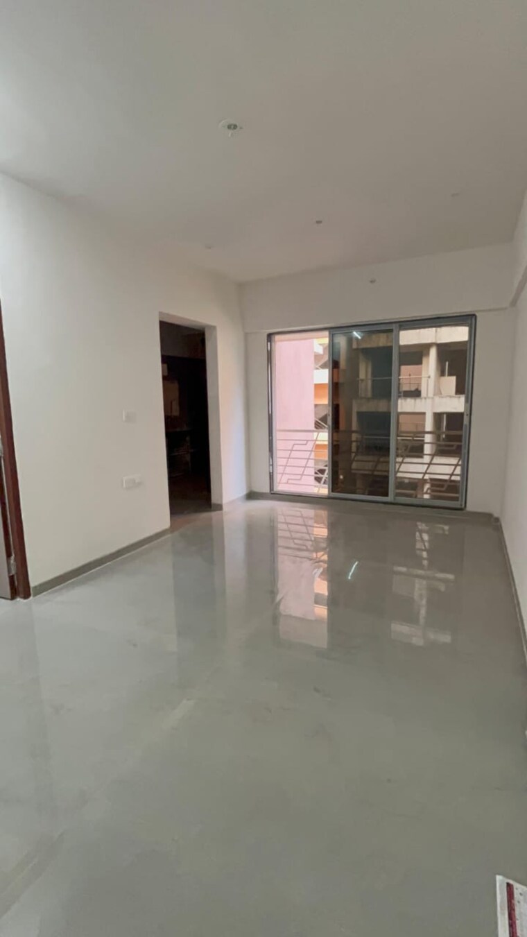 Room, goregaon west 2.5 Bedroom 858 Sq.Ft. Apartment In Goregaon West Mumbai 9186037