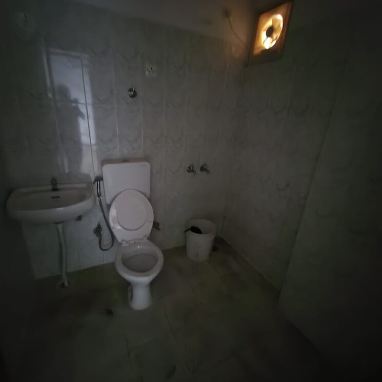 Bathroom, shiv-sai-park-apartments 2 Bedroom 1286 Sq.Ft. Apartment In Indra Colony Faridabad 9186039