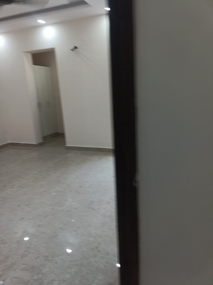 Room, parklands 3 Bedroom 1800 Sq.Ft. Builder Floor In Sector 85 Faridabad 9186050