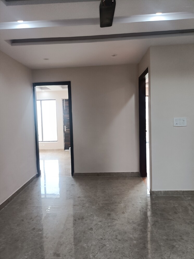 Room, parklands 3 Bedroom 1800 Sq.Ft. Builder Floor In Sector 85 Faridabad 9186050