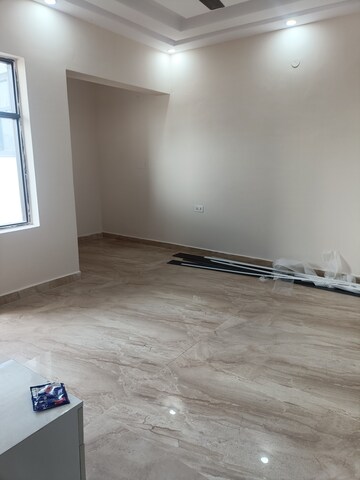 Room in 3 BHK Builder Floor at Parklands, Sector 85 – for Rent