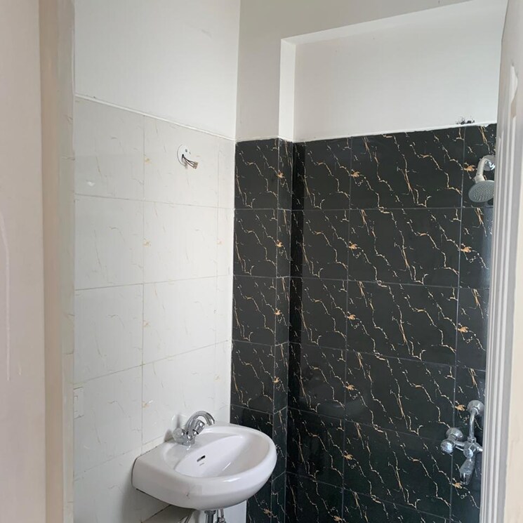 Bathroom, klj-greens 3 Bedroom 1602 Sq.Ft. Apartment In Sector 77 Faridabad 9186056