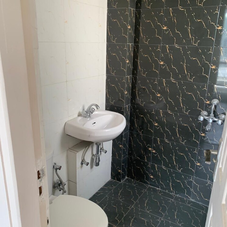 Bathroom, klj-greens 3 Bedroom 1602 Sq.Ft. Apartment In Sector 77 Faridabad 9186056