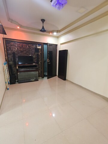 Room in 1 BHK Apartment at Malad West – for Rent