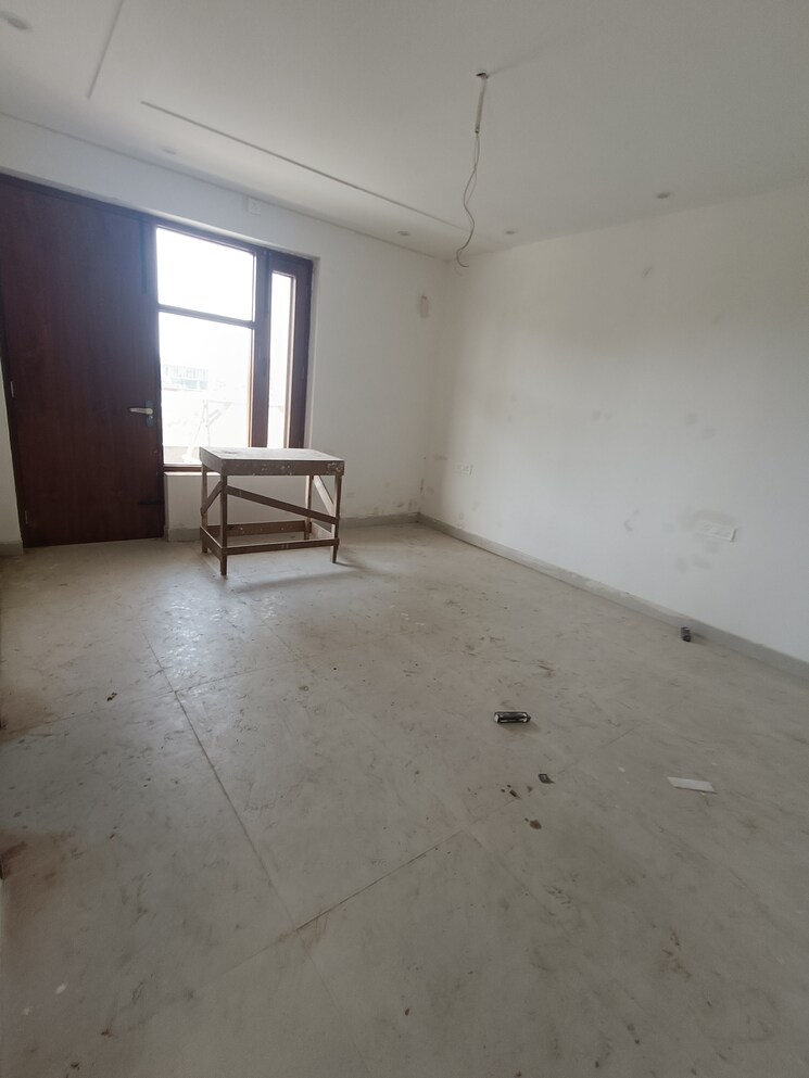 Room, dwarka-complex 4 Bedroom 250 Sq.Yd. Villa In Sector 16 Faridabad 9186082