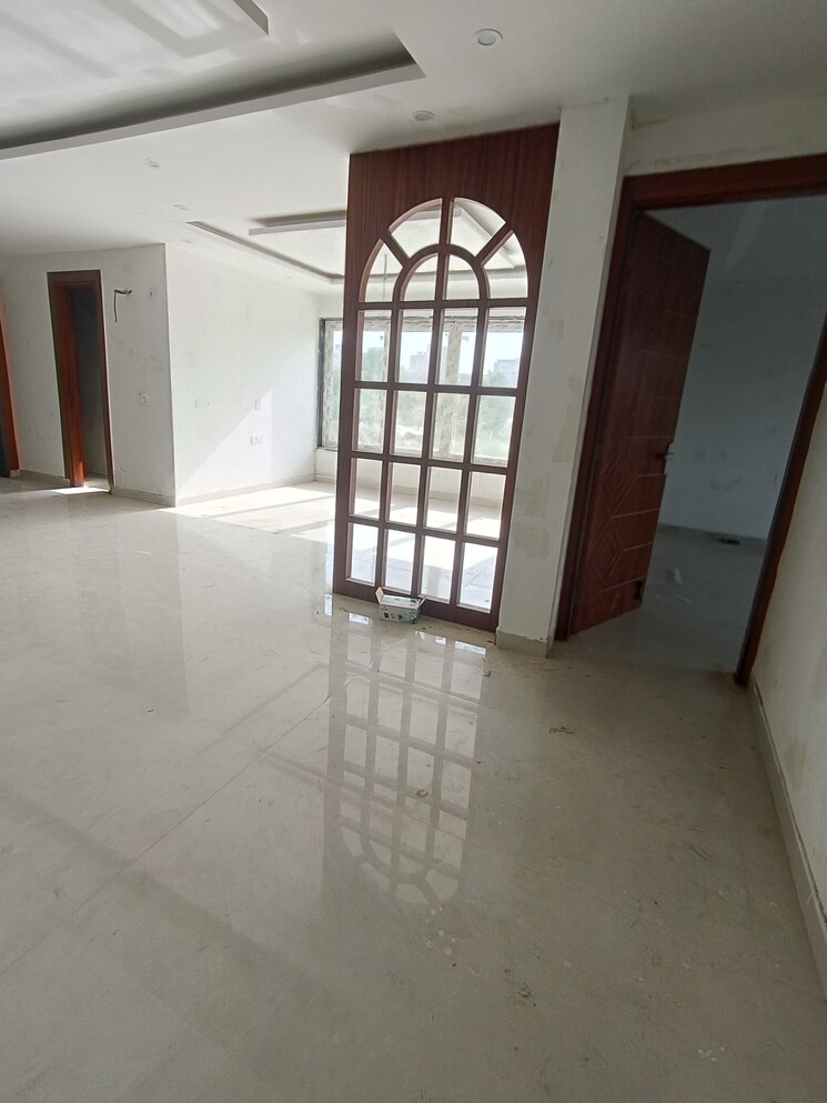 Room, dwarka-complex 4 Bedroom 250 Sq.Yd. Villa In Sector 16 Faridabad 9186082