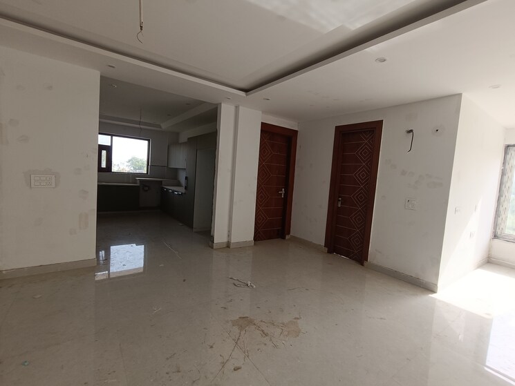 Room, dwarka-complex 4 Bedroom 250 Sq.Yd. Villa In Sector 16 Faridabad 9186082