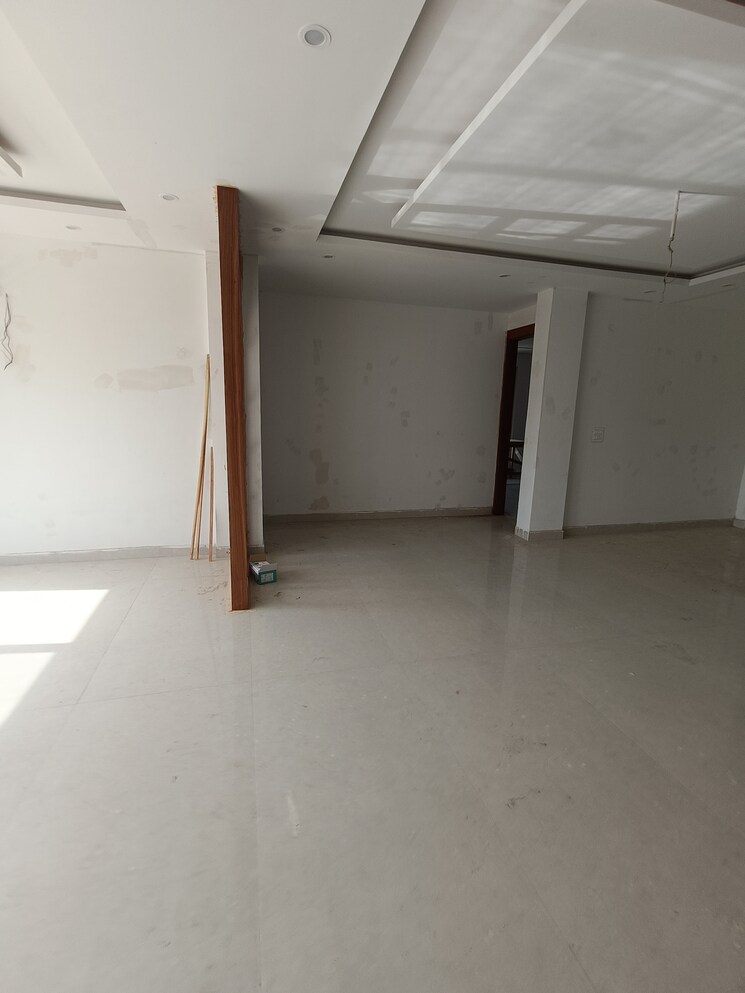 Room, dwarka-complex 4 Bedroom 250 Sq.Yd. Villa In Sector 16 Faridabad 9186082