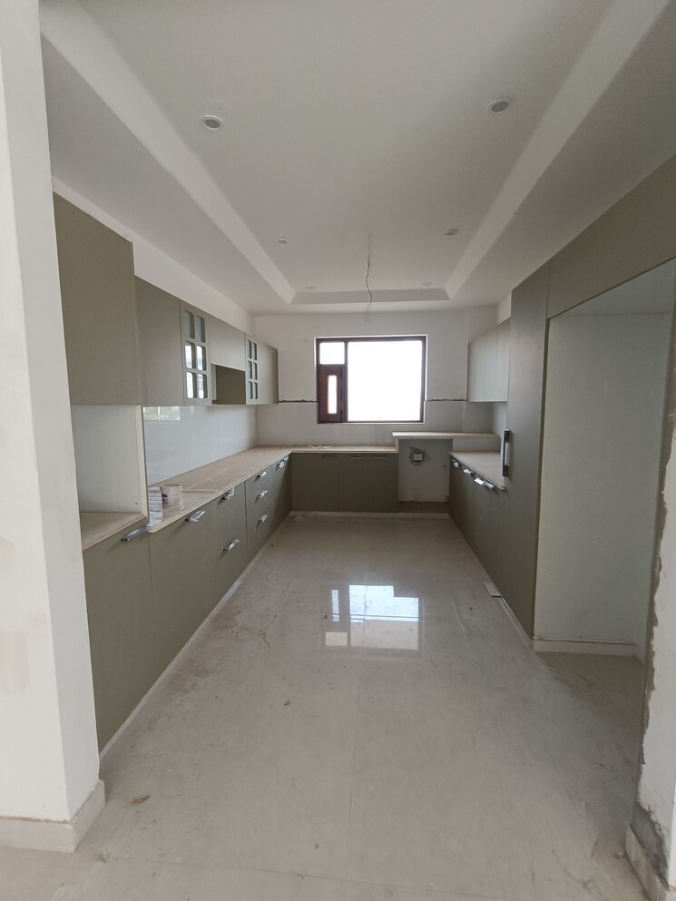 Kitchen, dwarka-complex 4 Bedroom 250 Sq.Yd. Villa In Sector 16 Faridabad 9186082