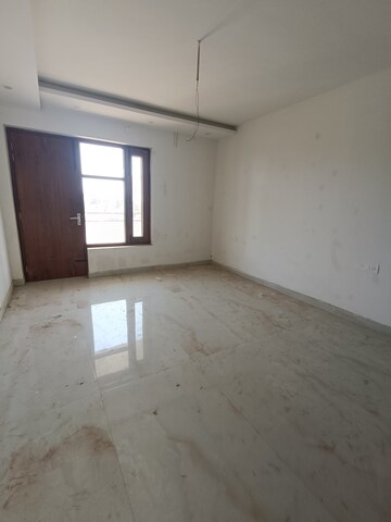 Room in 4 BHK Villa at Dwarka Complex, Sector 16 – for Sale