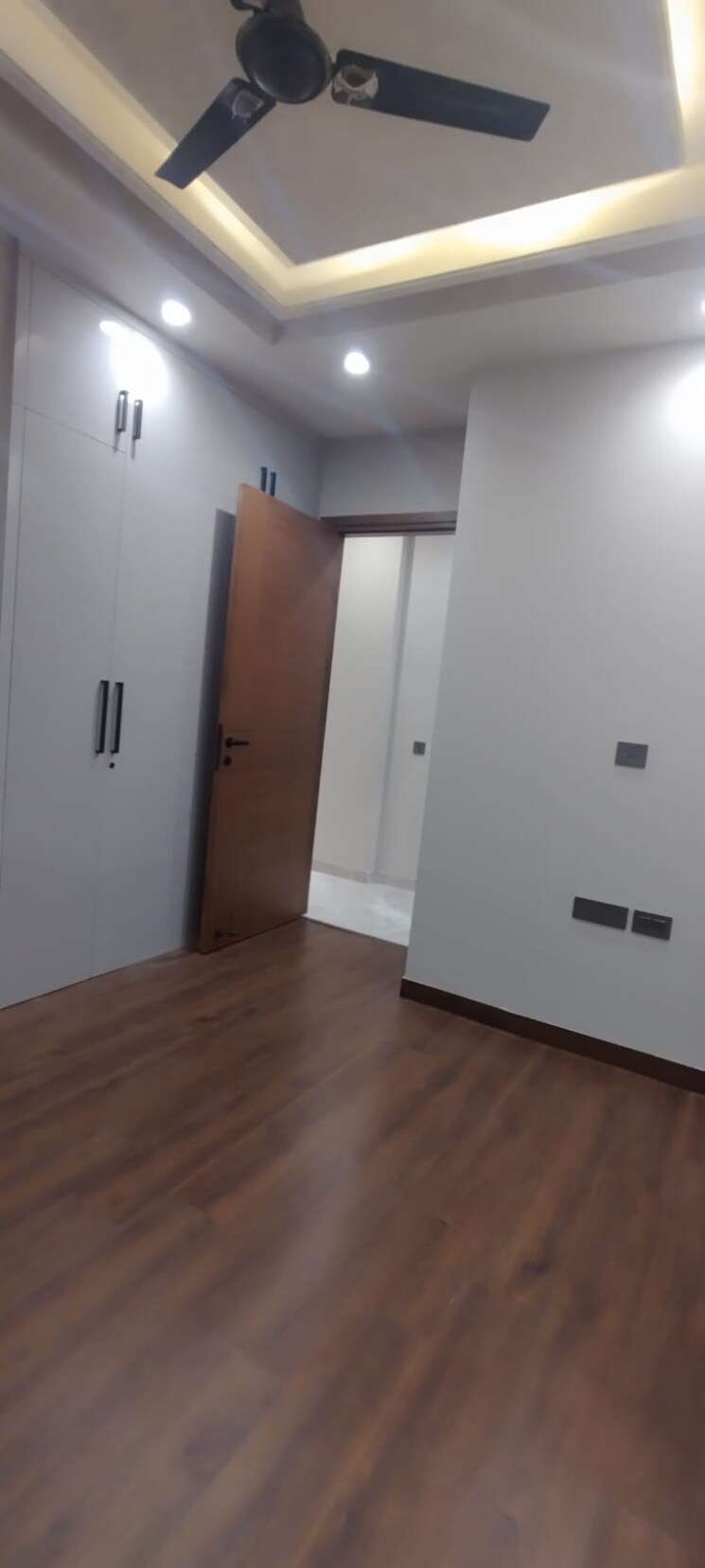 Room, east of kailash 3 Bedroom 1125 Sq.Ft. Builder Floor In East Of Kailash Delhi 9186129