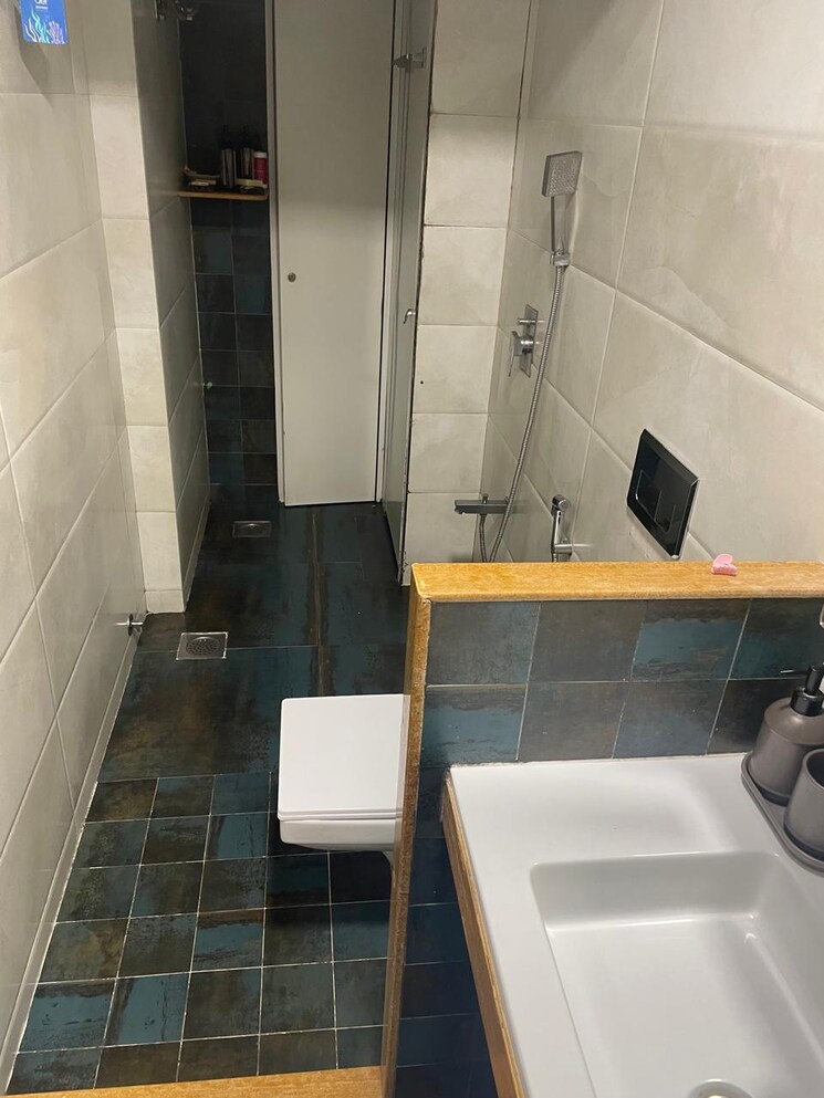 Attached Bathroom, la-serena 3 Bedroom 1550 Sq.Ft. Apartment In Andheri West Mumbai 9186208