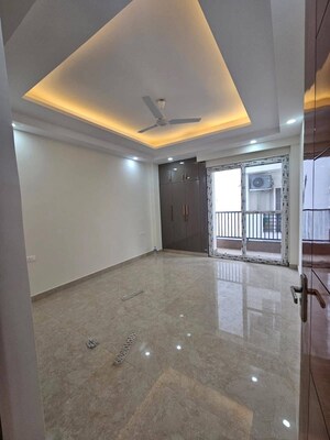 Room in 3 BHK Builder Floor at RWA Parmanand, Mukherjee Nagar – for Sale
