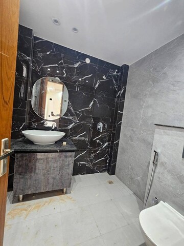 Furnished Amenities in 3 BHK Builder Floor at RWA Parmanand, Mukherjee Nagar – for Sale