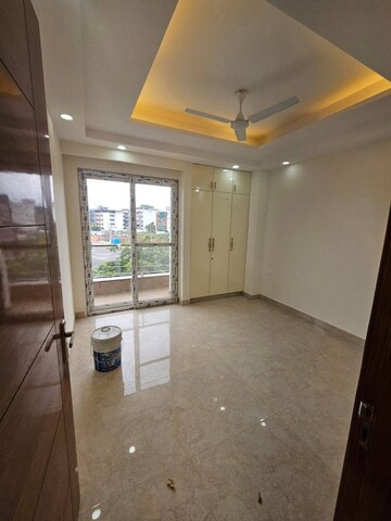 Room in 3 BHK Builder Floor at RWA Parmanand, Mukherjee Nagar – for Sale