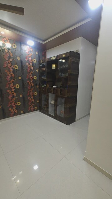 Room in 3 BHK Apartment at Rustomjee Urbania Azziano, Thane West – for Rent