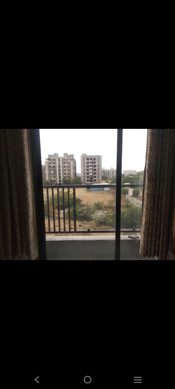 Room in 2 BHK Apartment at Adani Augusta, Tragad – for Rent