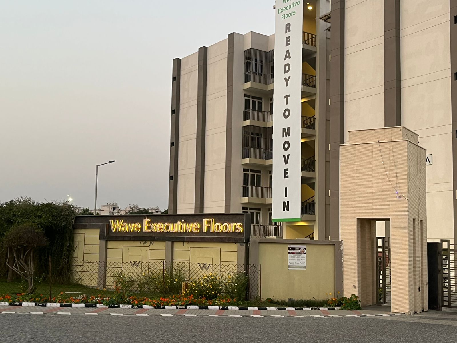 3 BHK Apartment For Sale in Wave Executive Floors