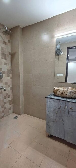 Master Bedroom in 2.5 BHK Builder Floor at Mukherjee Nagar – for Sale