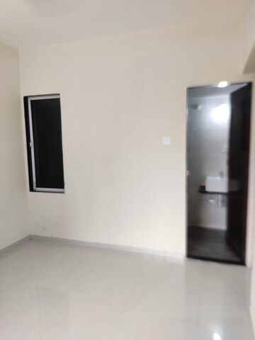 Room in 2 BHK Apartment at Runwal Eirene, Balkum Pada – for Rent