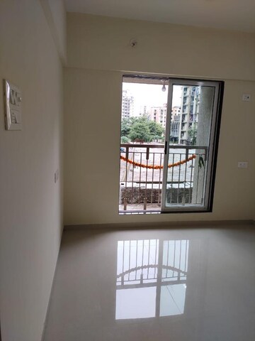 Room in 2 BHK Apartment at Runwal Eirene, Balkum Pada – for Rent