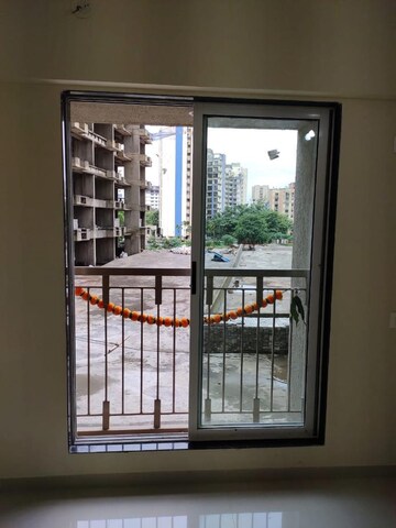 Room in 2 BHK Apartment at Runwal Eirene, Balkum Pada – for Rent