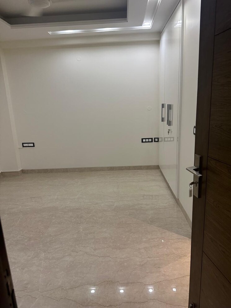 Room, nizamuddin east 3 Bedroom 1800 Sq.Ft. Builder Floor In Nizamuddin East Delhi 9186265