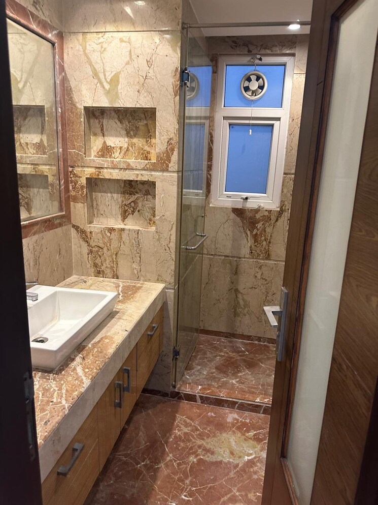 Bathroom, nizamuddin east 3 Bedroom 1800 Sq.Ft. Builder Floor In Nizamuddin East Delhi 9186265