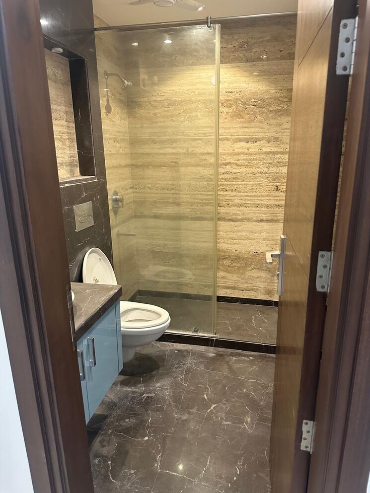 Bathroom, nizamuddin east 3 Bedroom 1800 Sq.Ft. Builder Floor In Nizamuddin East Delhi 9186265