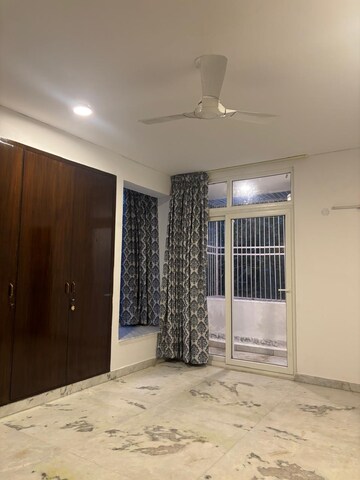 Room in 3 BHK Builder Floor at Greater Kailash ii – for Rent