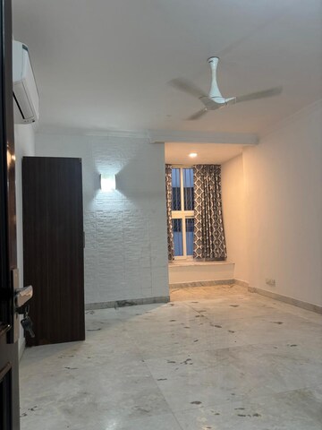 Room in 3 BHK Builder Floor at Greater Kailash ii – for Rent