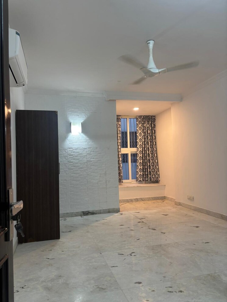 Room, greater kailash ii 3 Bedroom 2400 Sq.Ft. Builder Floor In Greater Kailash ii Delhi 9186289