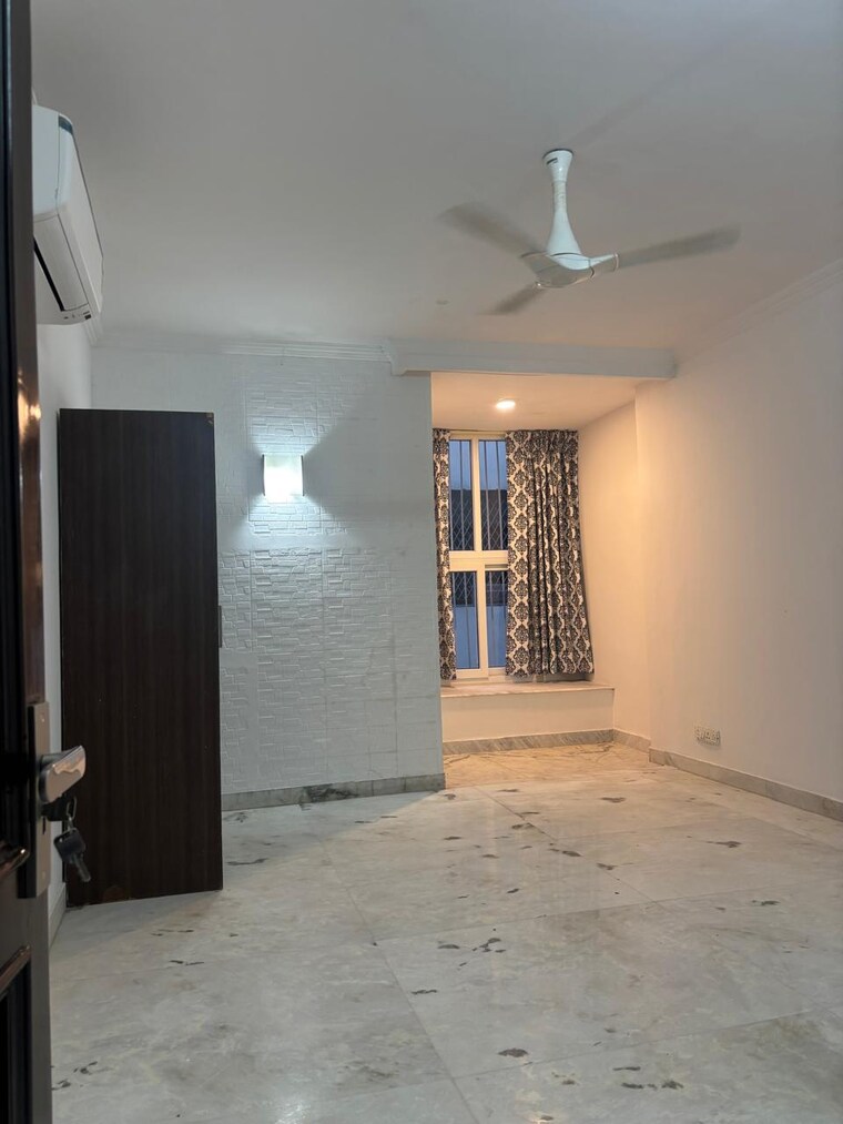 Room, greater kailash ii 3 Bedroom 2400 Sq.Ft. Builder Floor In Greater Kailash ii Delhi 9186289