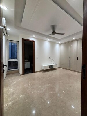 Room in 3 BHK Builder Floor at Hauz Khas – for Sale