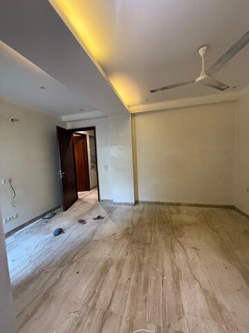 Room in 3 BHK Builder Floor at Greater Kailash ii – for Rent