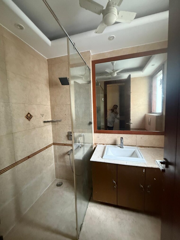Bathroom, greater kailash ii 3 Bedroom 2000 Sq.Ft. Builder Floor In Greater Kailash ii Delhi 9186377