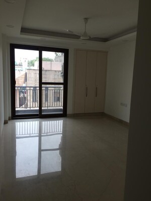 Room in 4 BHK Builder Floor at Maharani Bagh – for Rent