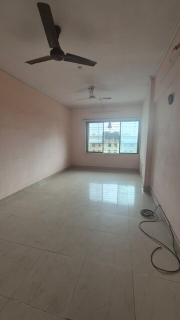 Room in 2 BHK Apartment at Kanakia Discovery, Borivali East – for Rent
