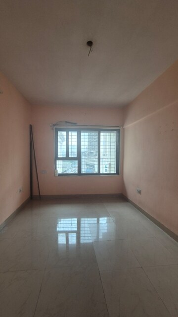 Room in 2 BHK Apartment at Kanakia Discovery, Borivali East – for Rent