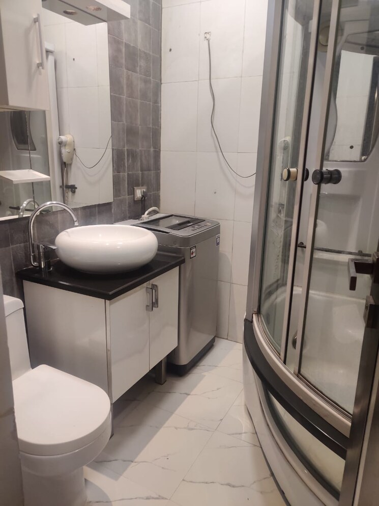 Kitchen, greater kailash i Studio 500 Sq.Ft. Builder Floor In Greater Kailash I Delhi 9186443