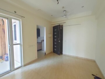 Room in 2.5 BHK Apartment at Gaur City 2 - 16th Avenue, Sector 16c Greater Noida – for Rent