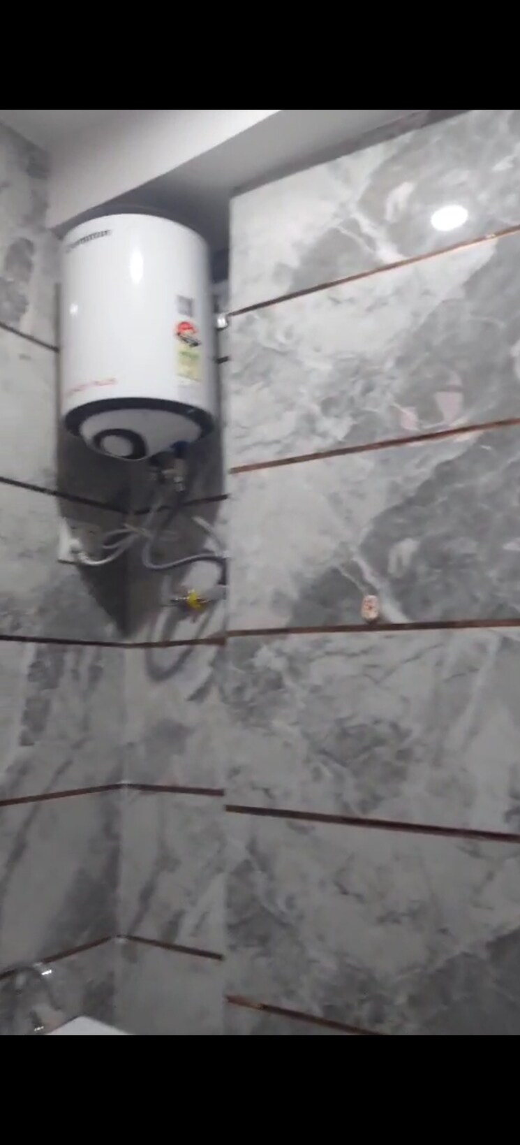 Bathroom, dwarka mor 1 Bedroom 45 Sq.Yd. Builder Floor In Dwarka Mor Delhi 9186487