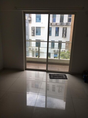 Room in 1 BHK Apartment at Kolte Patil Downtown Xenia, Kharadi – for Rent