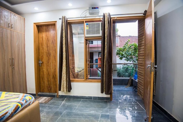 Living Room, chattarpur 3 Bedroom 450 Sq.Ft. Builder Floor In Chattarpur Delhi 9186464