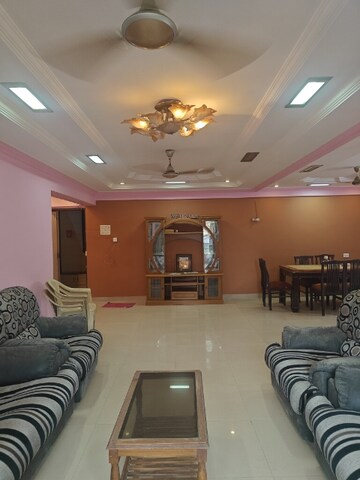 Team Area in 3 BHK Apartment at Meridian Apartment, Nerul Sector 6 – for Rent