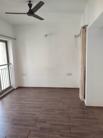 Room in 2 BHK Apartment at Lodha Splendora, Ghodbunder Road – for Rent