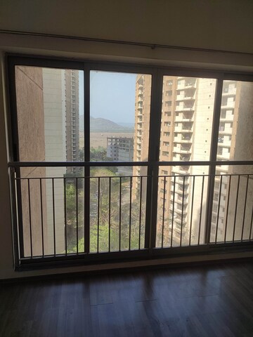 Room in 2 BHK Apartment at Lodha Splendora, Ghodbunder Road – for Rent