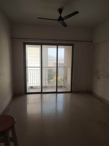 Room in 2 BHK Apartment at Lodha Splendora, Ghodbunder Road – for Rent